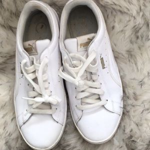 Wardrobe ESSENTIAL white low Pumas